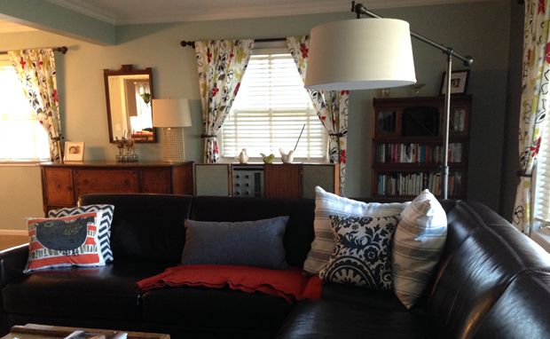 Living room with patterns in similar colors
