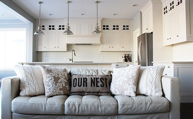 Clutter-free modern living room