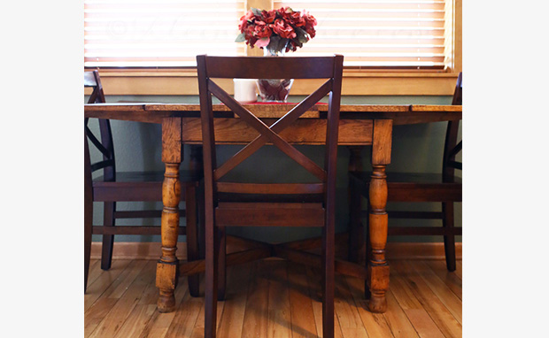 Vintage kitchen table with X-back chairs