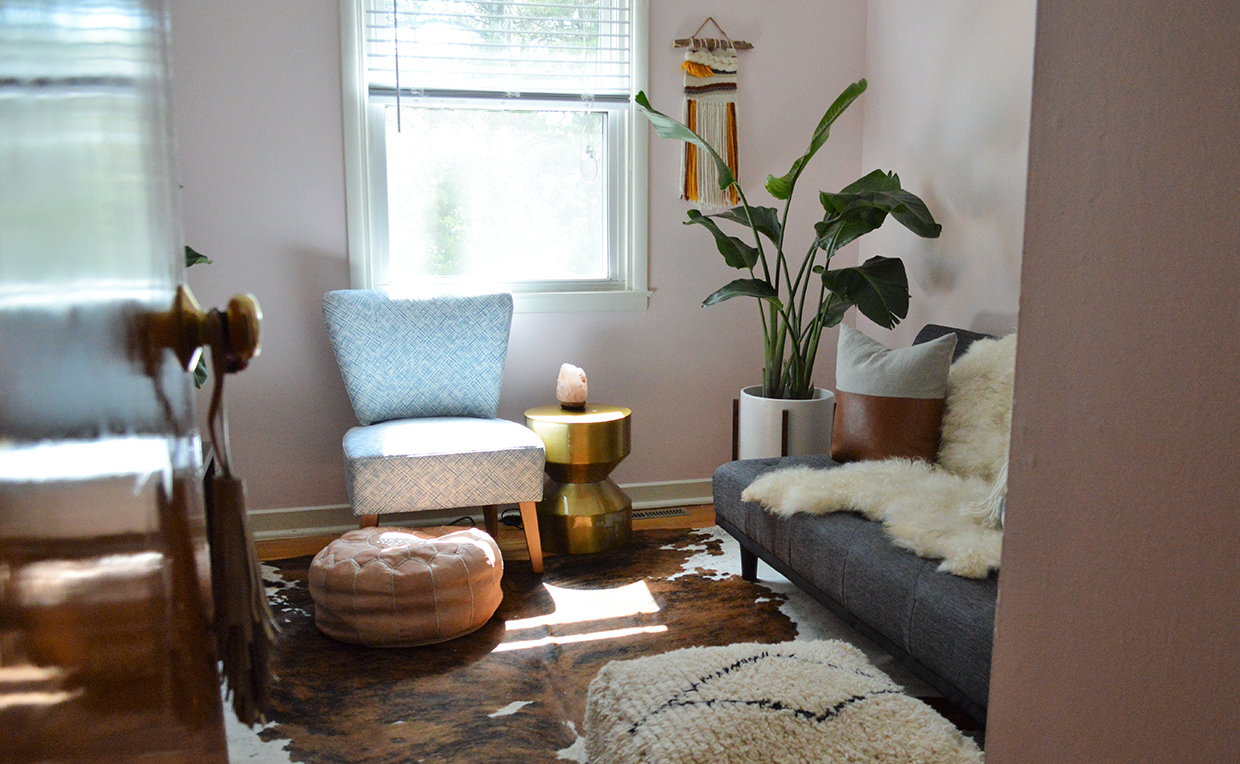 Blog9_1240x764_08.jpg Den with chair and couch