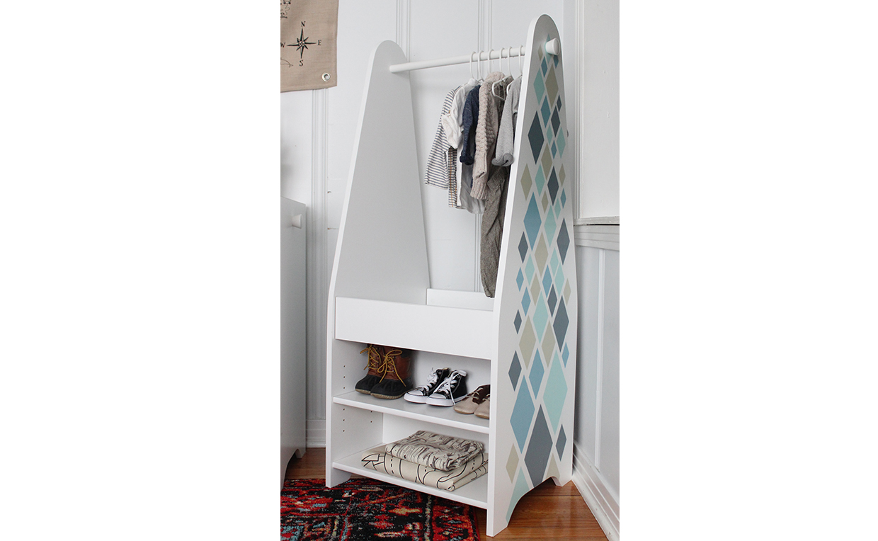 Blog_Pinwheel_1240x764_04.jpg Open wardrobe storage, kids’ bedroom