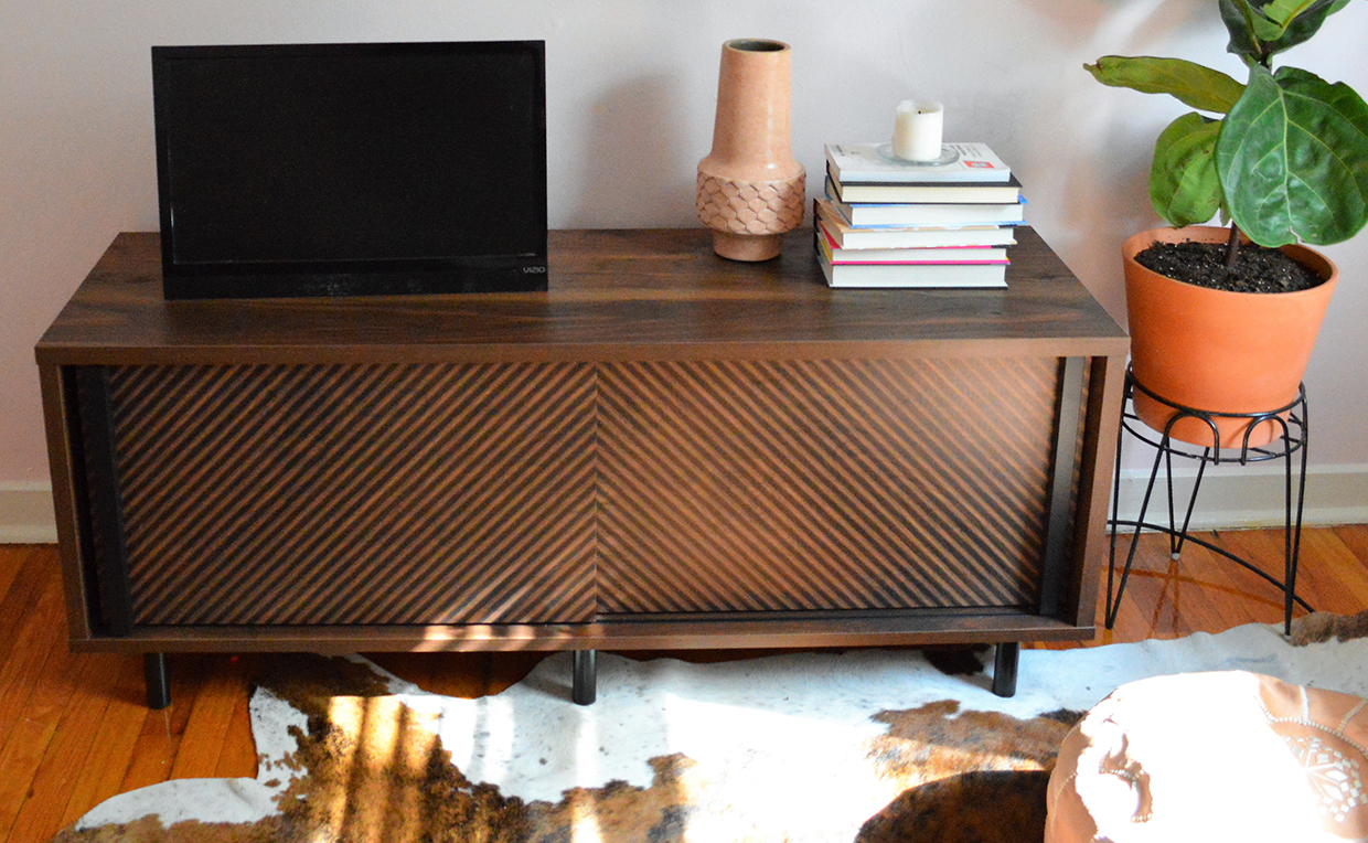 Blog9_1240x764_07.jpg Credenza, TV and painting with plants
